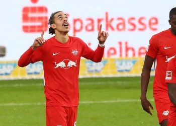 Hoffenheim - RB Leipzig / 16.12.2020 Sinsheim, 16.12.2020, PreZero Rhein-Neckar-Arena, Fussball, Bundesliga, 12.Spieltag , TSG 1899 Hoffenheim vs. RB Leipzig , Im Bild: Tor für RB Leipzig. Yussuf Poulsen 9, RB Leipzig trifft zum 0:1 und jubelt. , DFL regulations prohibit any use of photographs as image sequences and/or quasi-video. , *** Hoffenheim RB Leipzig 16 12 2020 Sinsheim, 16 12 2020, PreZero Rhein Neckar Arena, Football, Bundesliga, Matchday 12 , TSG 1899 Hoffenheim vs RB Leipzig , In picture Goal for RB Leipzig Yussuf Poulsen 9, RB Leipzig scores 0 1 and cheers , DFL regulations prohibit any use of photographs as image sequences and or quasi video ,