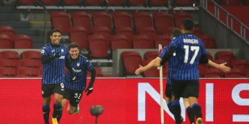 AMSTERDAM, NETHERLANDS - DECEMBER 09: Luis Muriel (L) of Atalanta B.C celebrates with team mate Matteo Pessina after scoring their sides first goal during the UEFA Champions League Group D stage match between Ajax Amsterdam and Atalanta BC at Johan Cruijff Arena on December 09, 2020 in Amsterdam, Netherlands. Sporting stadiums around Natherlands remain under strict restrictions due to the Coronavirus Pandemic as Government social distancing laws prohibit fans inside venues resulting in games being played behind closed doors. (Photo by Dean Mouhtaropoulos/Getty Images)