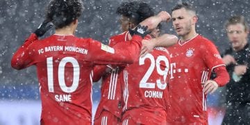 BERLIN, GERMANY - FEBRUARY 05: Kingsley Coman of Muenchen celebrates with his team mates after scoring his teams first goal during the Bundesliga match between Hertha BSC and FC Bayern Muenchen at Olympiastadion on February 05, 2021 in Berlin, Germany. (Photo by Boris Streubel/Getty Images)