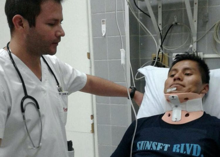 Erwin Tumiri, one of the six survivors and member of the crew of the airplane that crashed in Colombia carrying members of Brazilian Chapecoense Real football crew, recovers in a clinic in Cochabamba, Bolivia, on December 3, 2016. - The bodies of 50 players, coaches and staff from a Brazilian football team tragically wiped out in a plane crash in Colombia arrived home Saturday for a massive funeral. (Photo by STR / AFP)