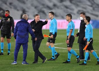 MADRID, SPAIN - APRIL 10: Ronald Koeman, Head Coach of FC Barcelona talks with Referee, Jesus Gil Manzano following the La Liga Santander match between Real Madrid and FC Barcelona at Estadio Alfredo Di Stefano on April 10, 2021 in Madrid, Spain. Sporting stadiums around Spain remain under strict restrictions due to the Coronavirus Pandemic as Government social distancing laws prohibit fans inside venues resulting in games being played behind closed doors.  (Photo by Angel Martinez/Getty Images)