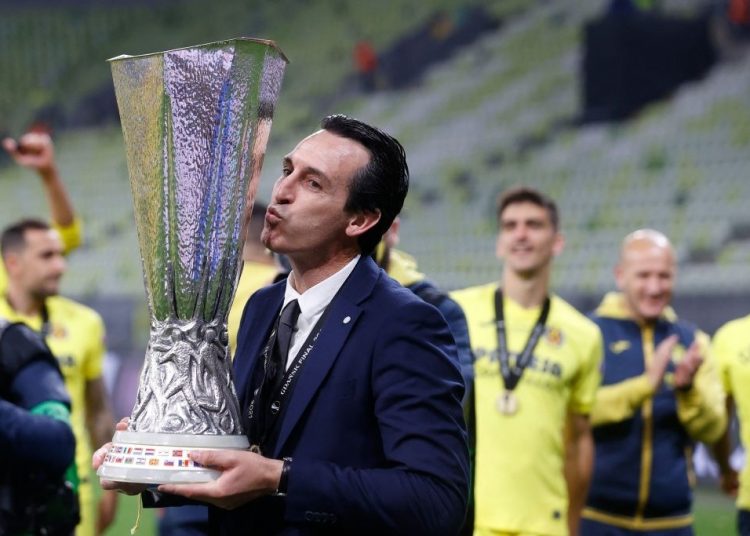 Villarreal's Spanish coach Unai Emery kisses the trophy after his team won the UEFA Europa League final football match between Villarreal CF and Manchester United at the Gdansk Stadium in Gdansk on May 26, 2021. (Photo by KACPER PEMPEL / POOL / AFP) (Photo by KACPER PEMPEL/POOL/AFP via Getty Images)