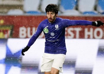 BUDAPEST, HUNGARY - DECEMBER 15: Giorgi Beridze of Ujpest FC controls the ball during the Hungarian OTP Bank Liga match between Budapest Honved and Ujpest FC at Nandor Hidegkuti Stadium on December 15, 2018 in Budapest, Hungary. (Photo by Laszlo Szirtesi/Getty Images)