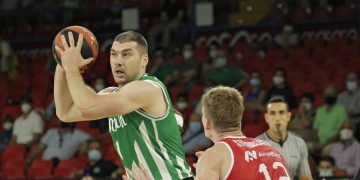 SEVILLA.26.09.21. Partido de baloncesto de la liga Endesa entre los equipos Coosur Real Betis y Baxi Manresa, celebrado en el Pabellón de San Pablo. FOTO: JUAN FLORES. ARCHSEV.